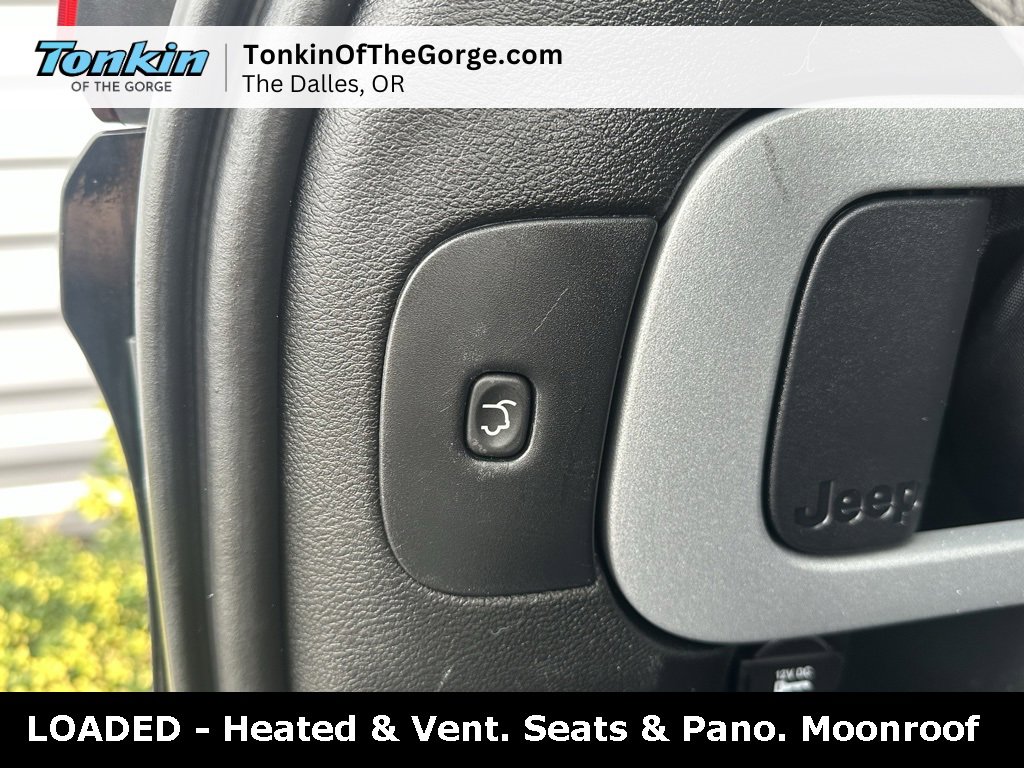 Used 2017 Jeep Cherokee Trailhawk image 6