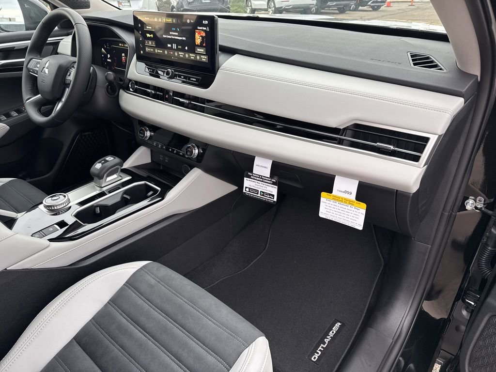 New 2025 Mitsubishi Outlander SE image 22