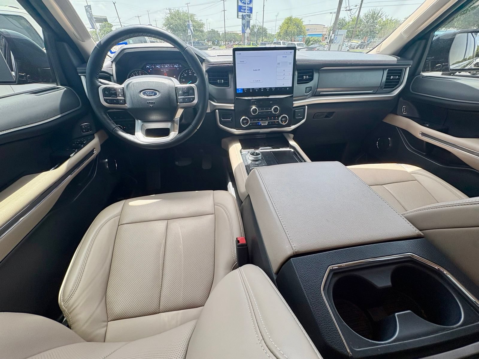 Used 2024 Ford Expedition XLT RWD image 11
