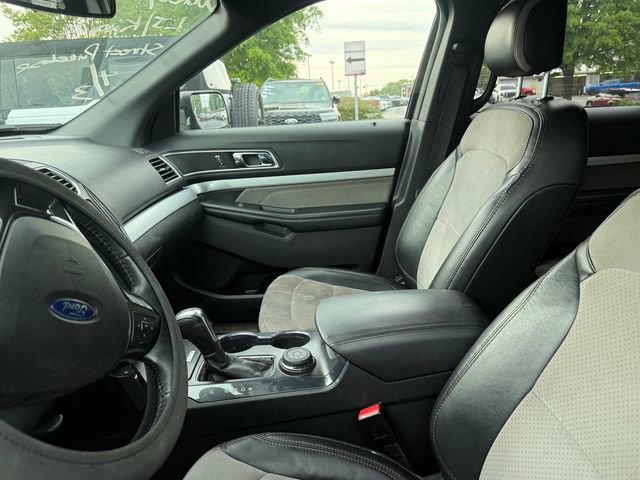 Used 2017 Ford Explorer XLT w/ Equipment Group 202A image 10