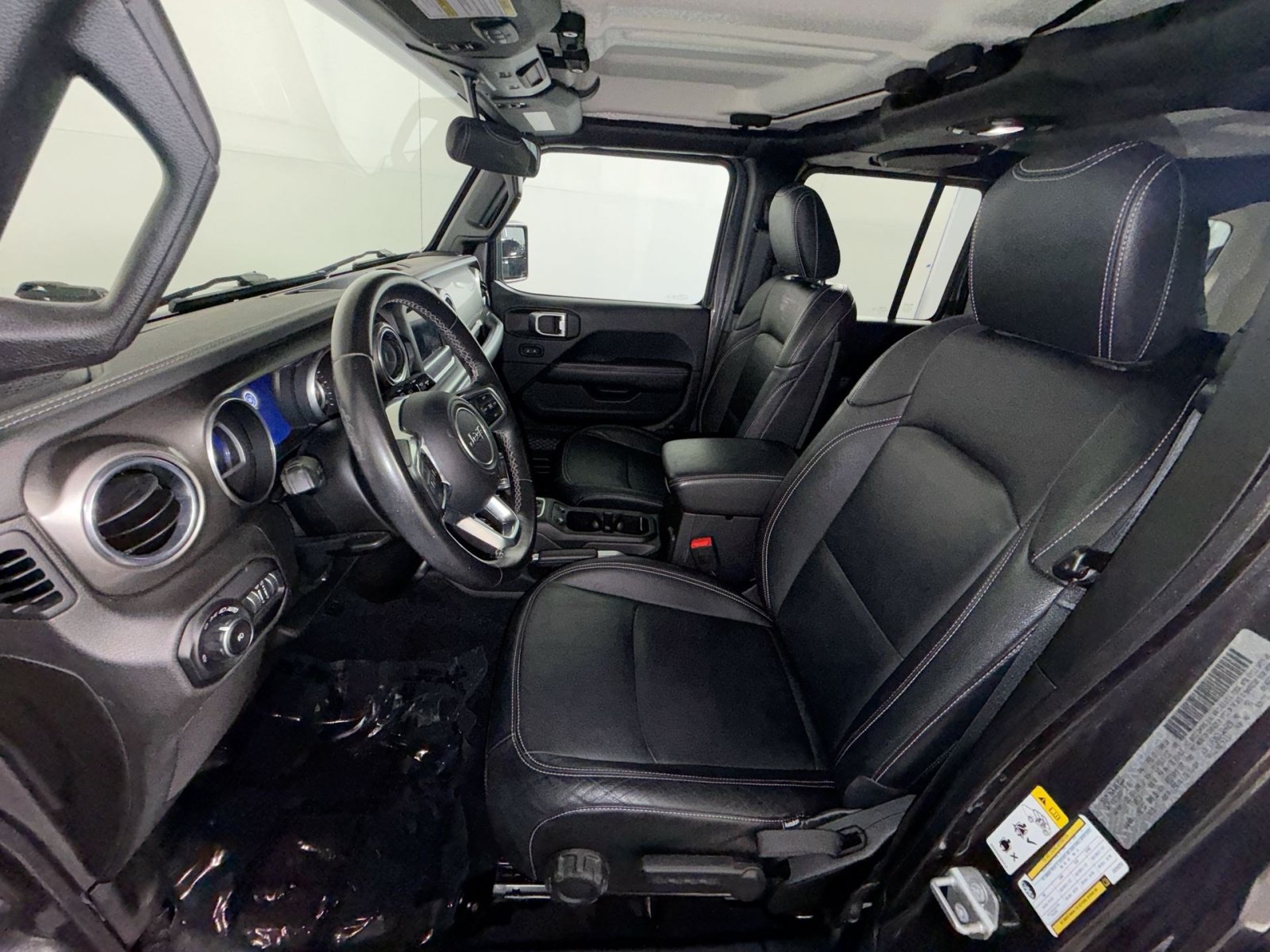 Used 2018 Jeep Wrangler Unlimited Sahara AWD/4WD image 13