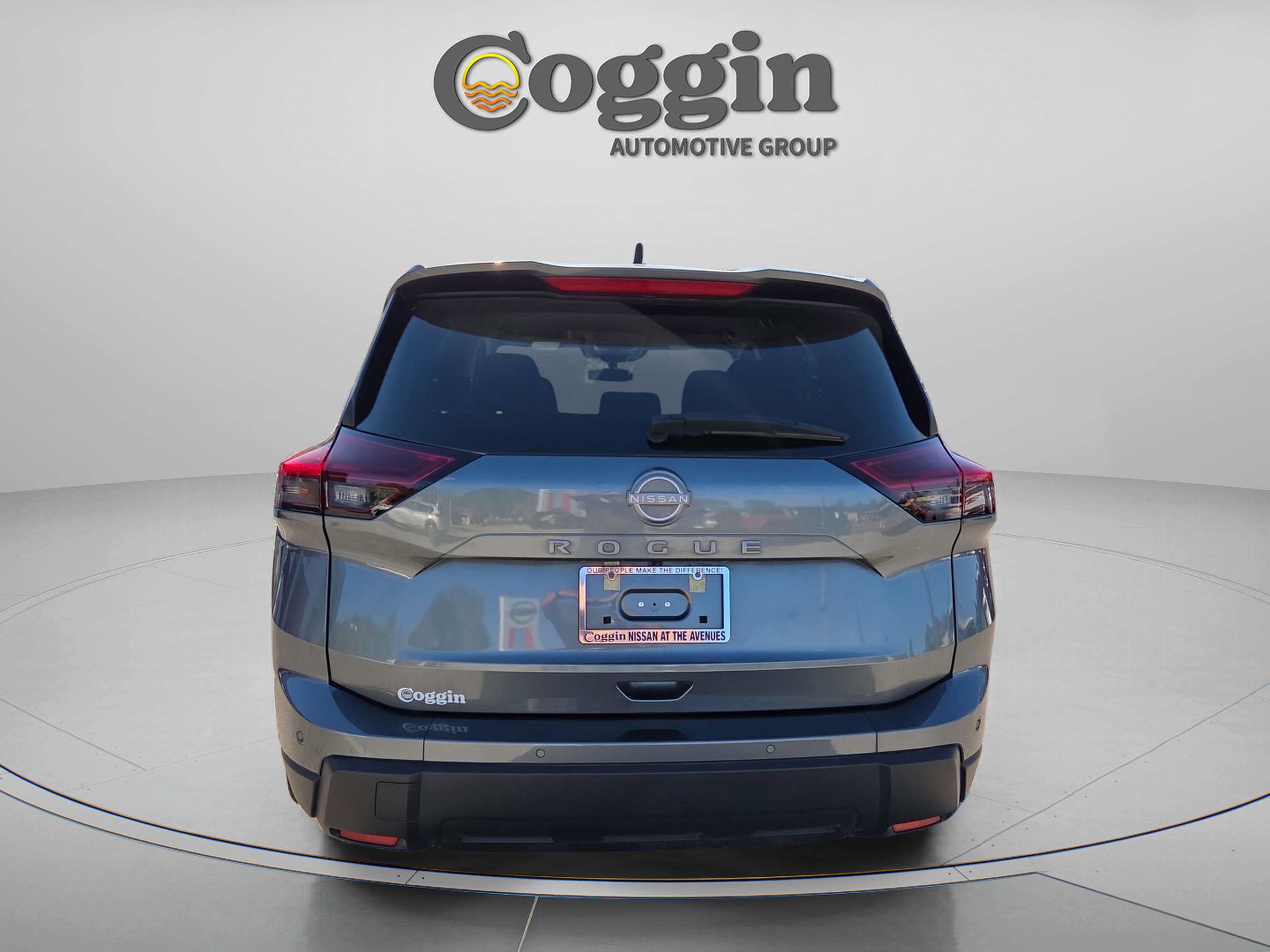 Used 2025 Nissan Rogue S image 4
