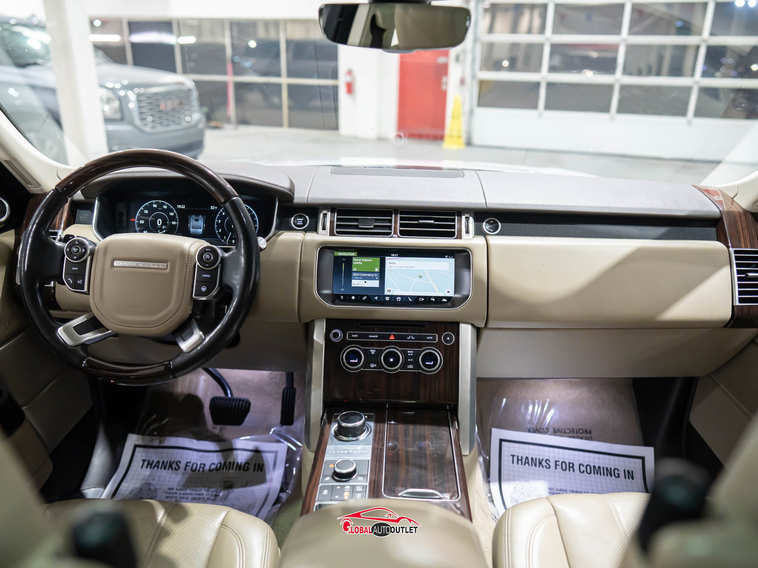 Used 2017 Land Rover Range Rover HSE AWD/4WD image 14