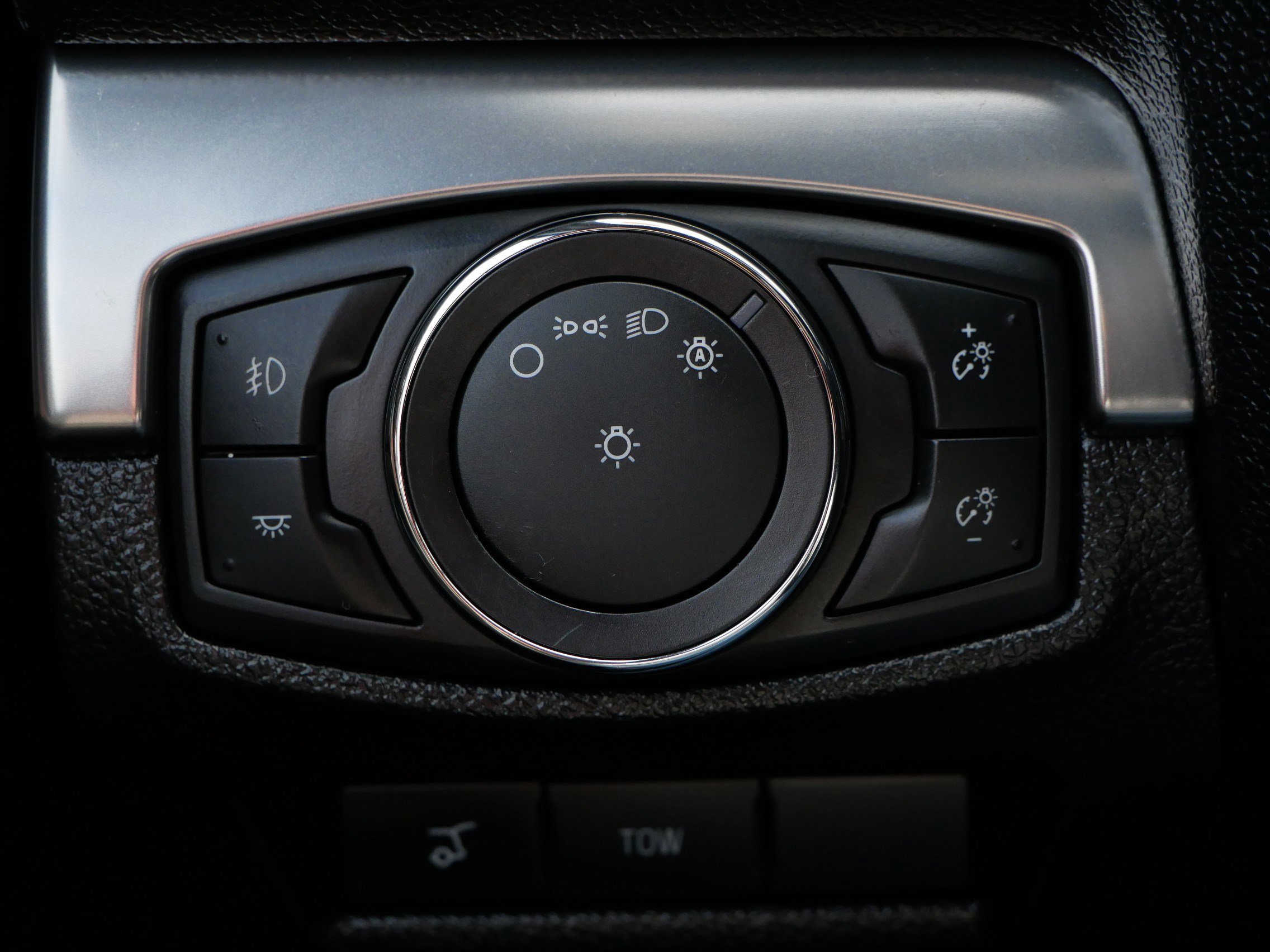 Used 2018 Ford Explorer XLT w/ Equipment Group 202A image 26