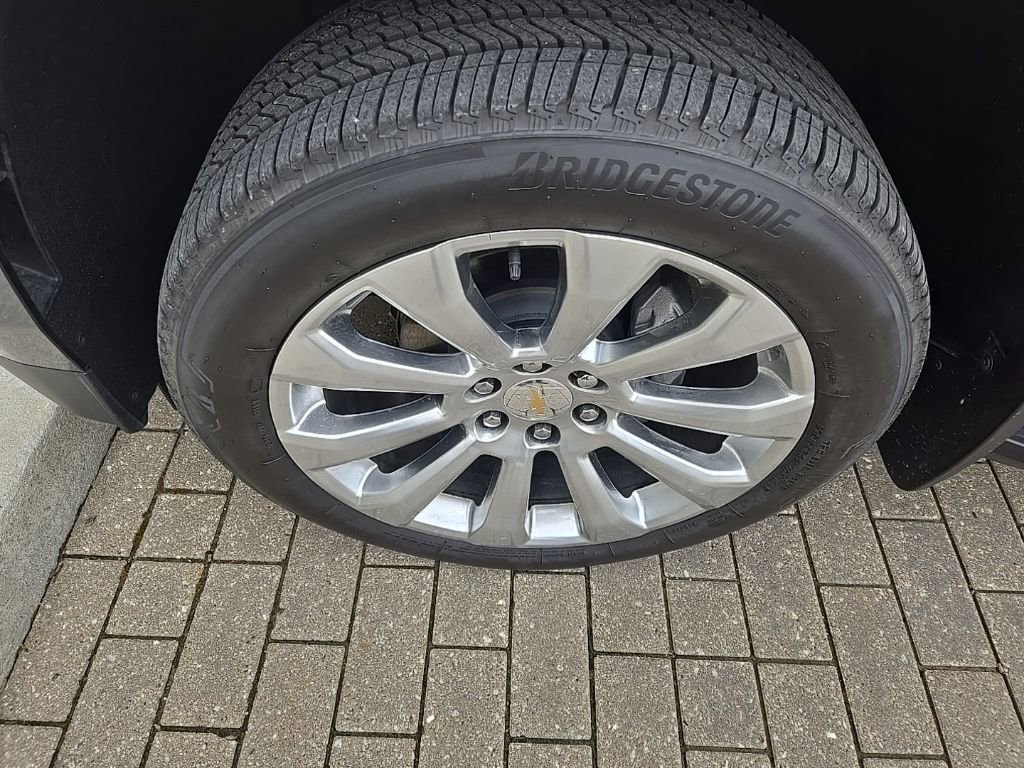 Used 2025 Chevrolet Suburban Premier image 10