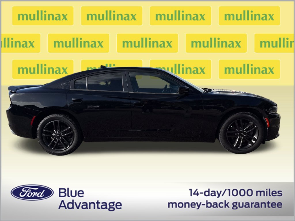 Used 2019 Dodge Charger SXT w/ Blacktop Package AWD/4WD image 2