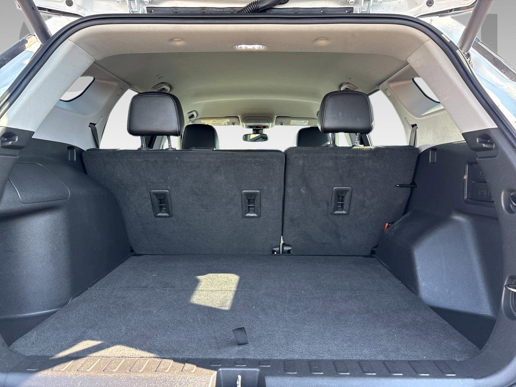 Used 2023 GMC Terrain SLT image 26