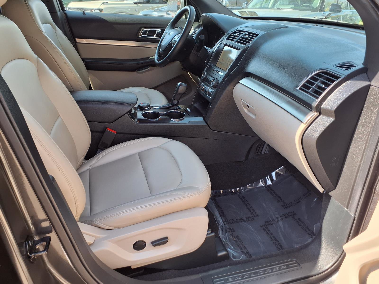 Certified 2019 Ford Explorer XLT w/ Equipment Group 202A image 11