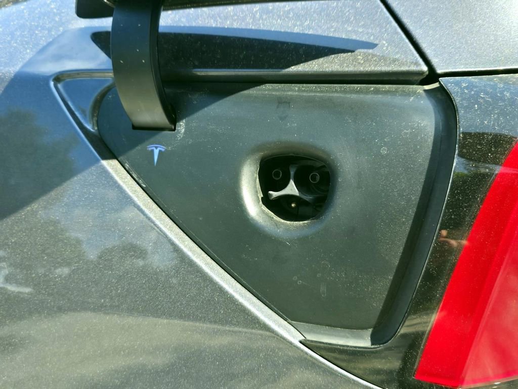 Used 2023 Tesla Model Y Long Range image 11