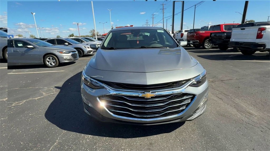 Used 2025 Chevrolet Malibu LT image 3