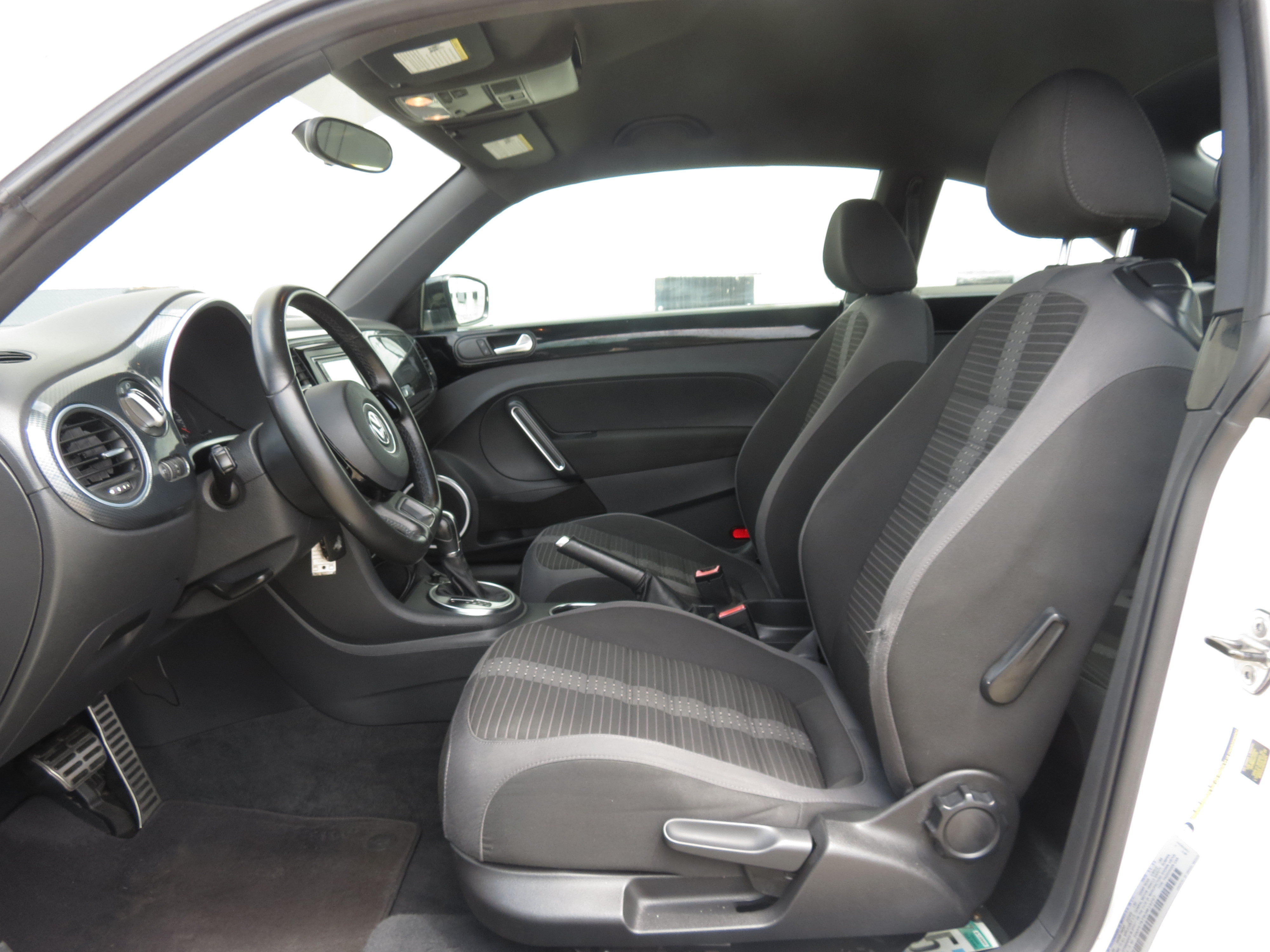 Used 2012 Volkswagen Beetle Turbo FWD image 21