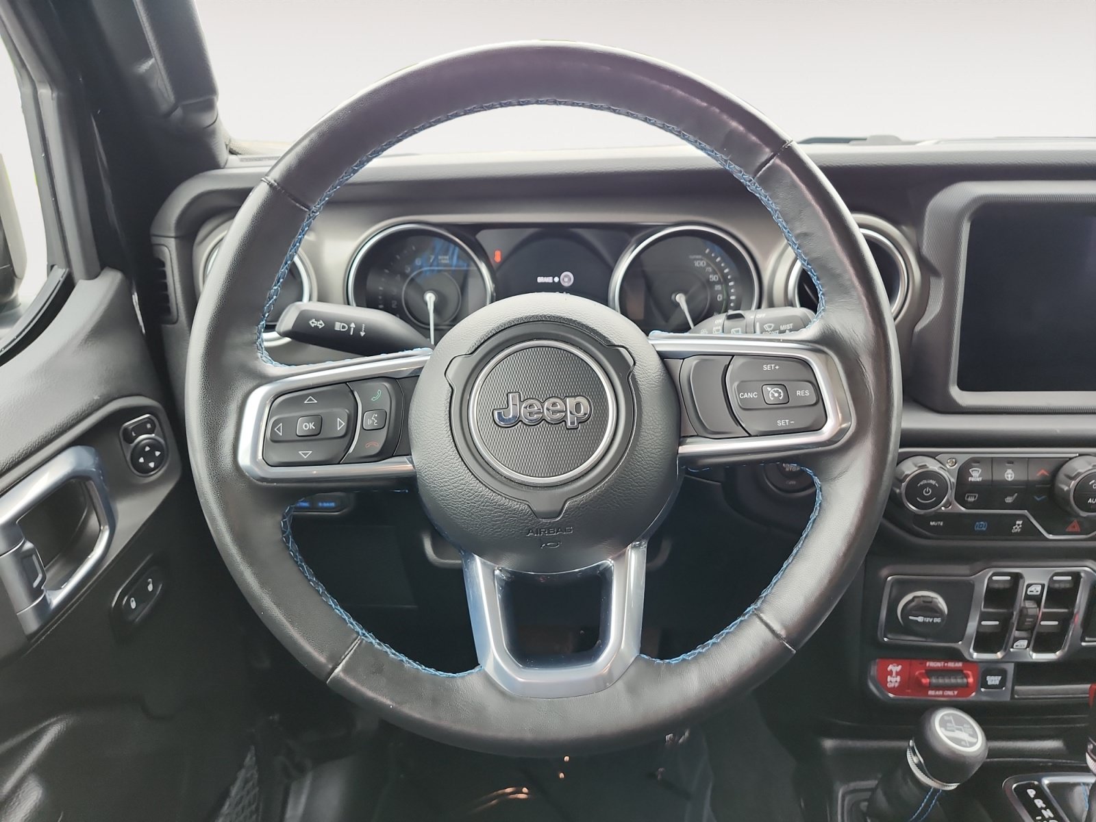 Used 2023 Jeep Wrangler Unlimited Rubicon 4xe w/ Cold Weather Group AWD/4WD image 13