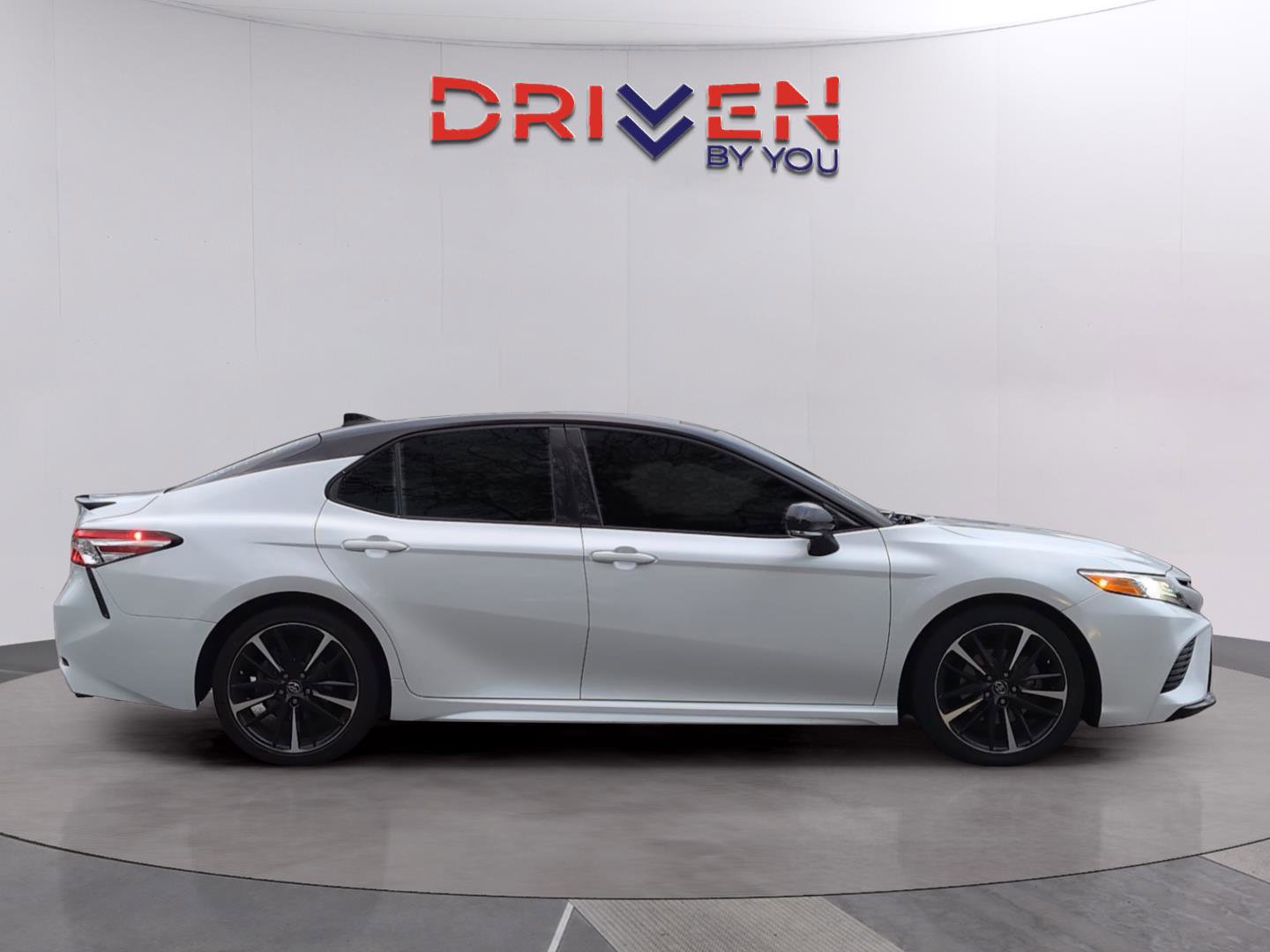 Used 2020 Toyota Camry XSE image 7