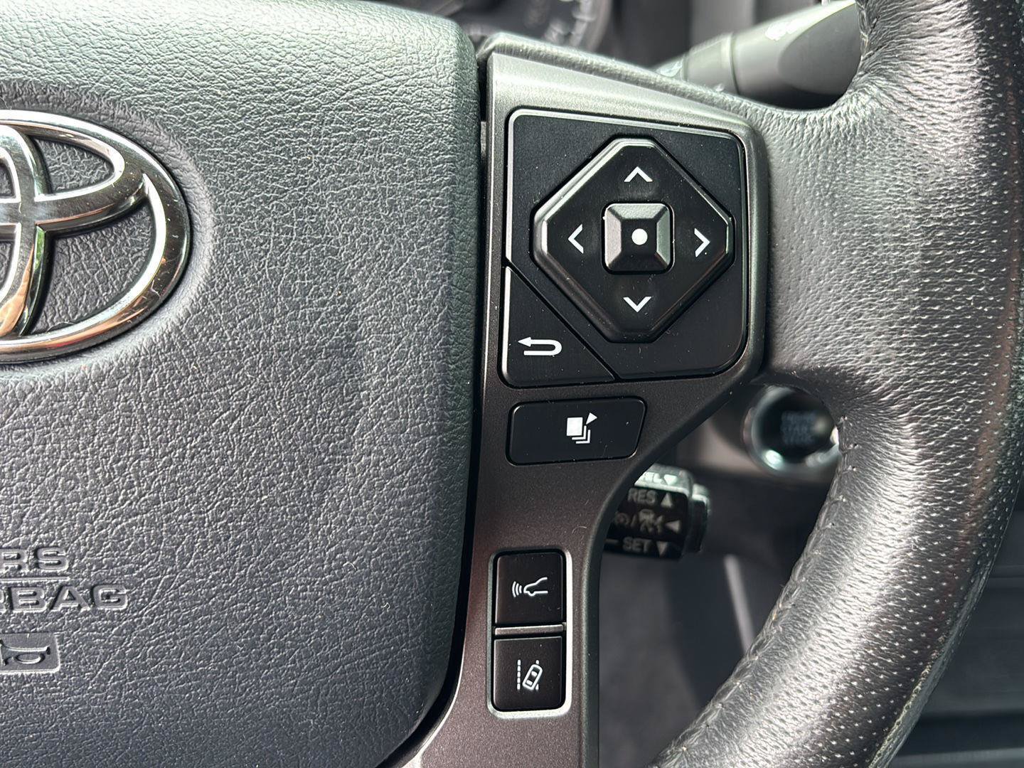 Used 2019 Toyota Tacoma TRD Off-Road AWD/4WD image 32