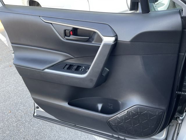 Certified 2021 Toyota RAV4 LE AWD/4WD image 12