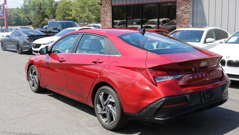 Used 2024 Hyundai Elantra SEL w/ Convenience Package FWD image 4