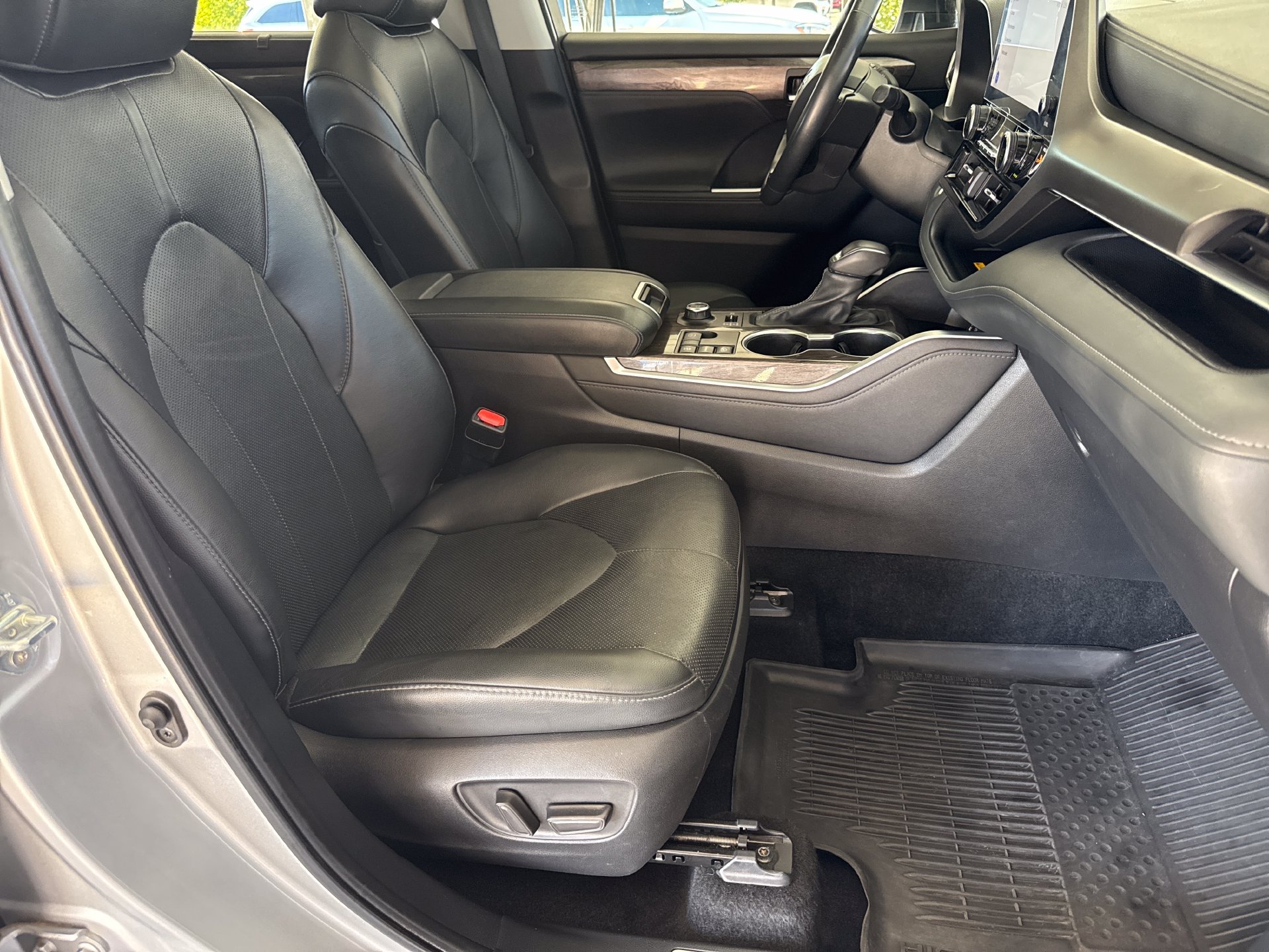 Used 2023 Toyota Highlander Limited AWD/4WD image 20