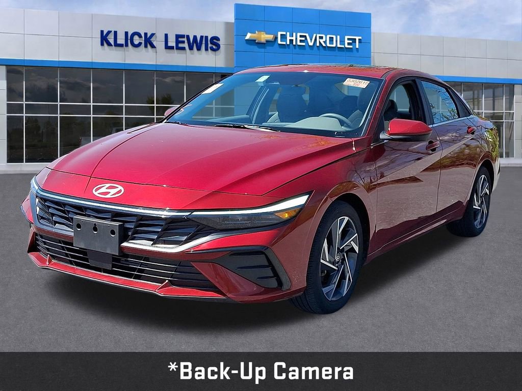 Used 2025 Hyundai Elantra SEL image 3