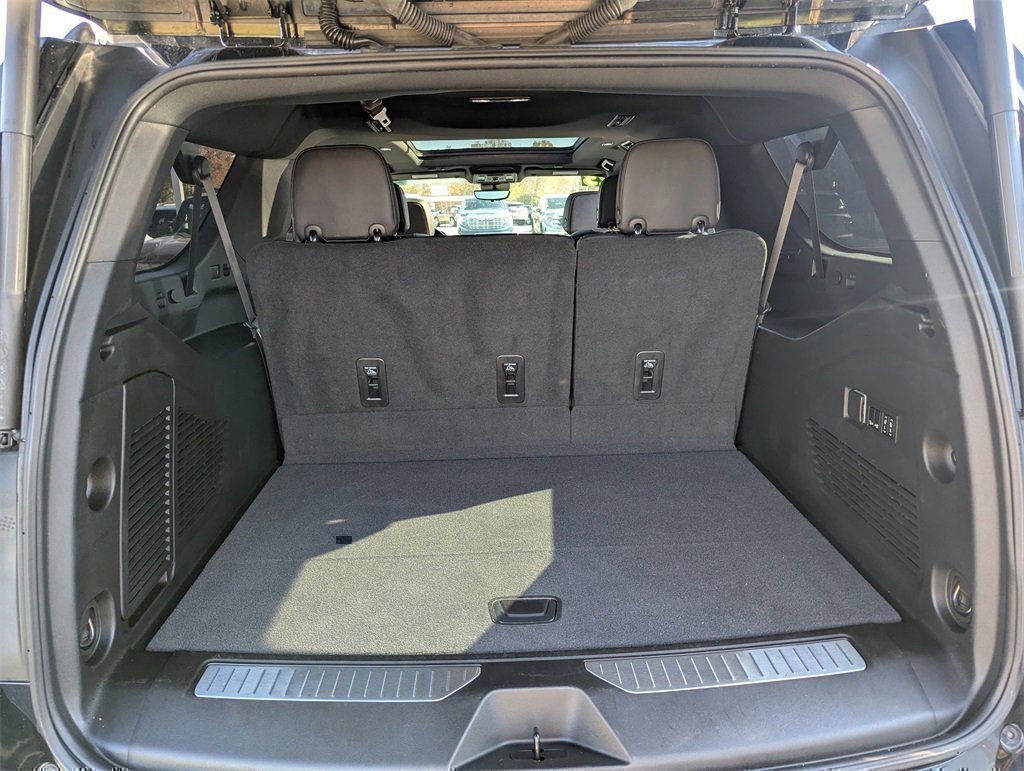 Used 2023 Chevrolet Suburban High Country image 15