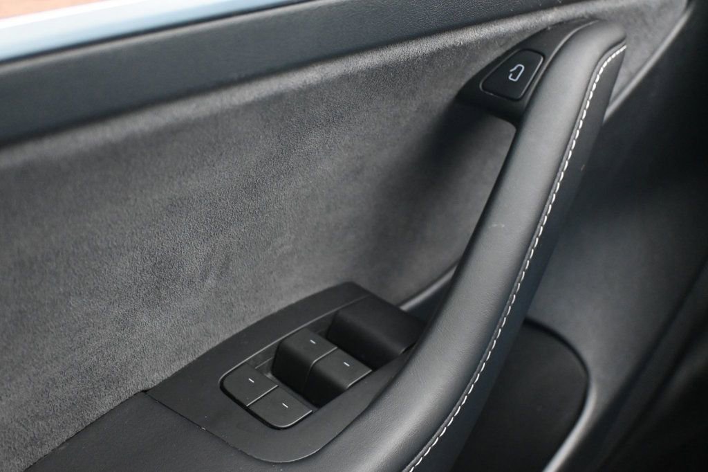 Used 2023 Tesla Model 3 Standard Range image 16