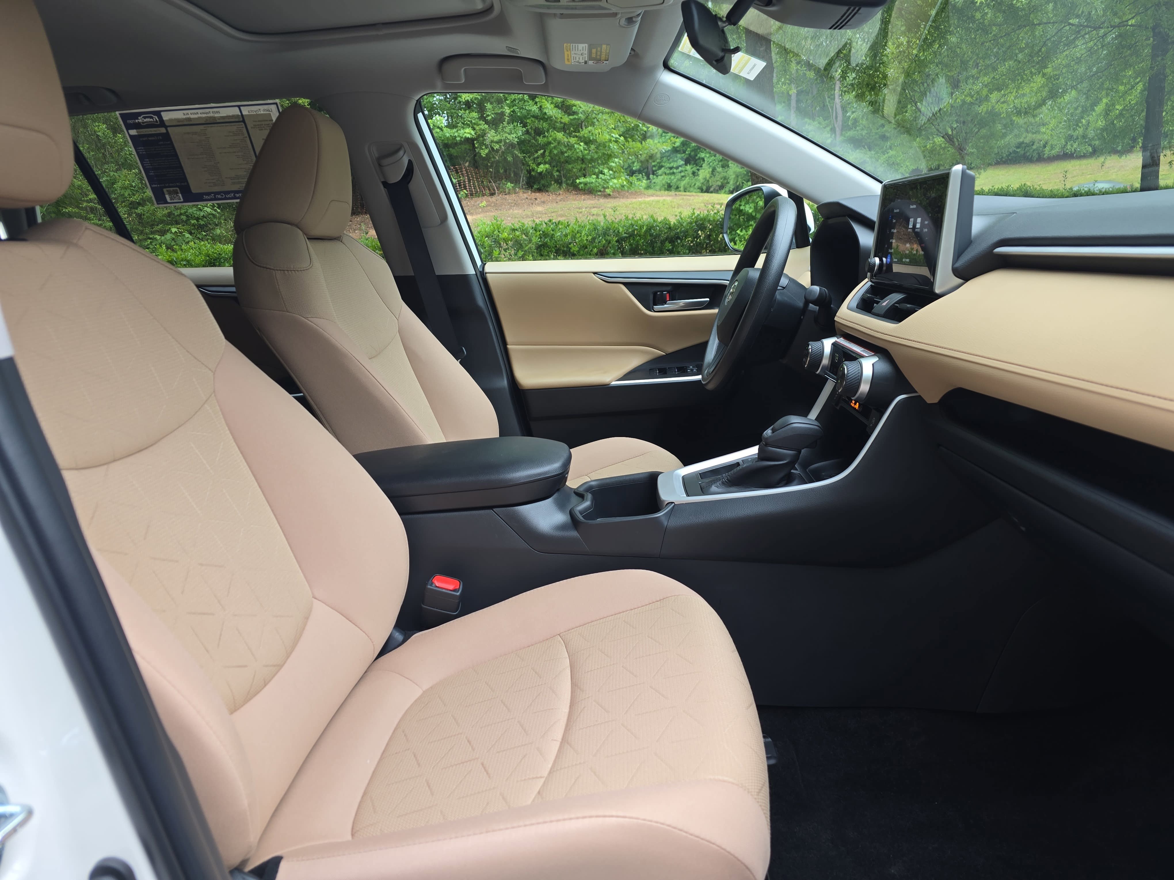 Used 2025 Toyota RAV4 XLE w/ Convenience Package FWD image 10