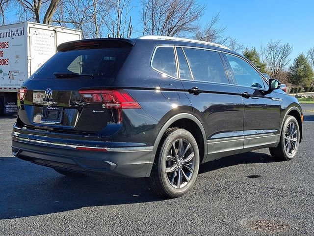 Used 2022 Volkswagen Tiguan SE image 9