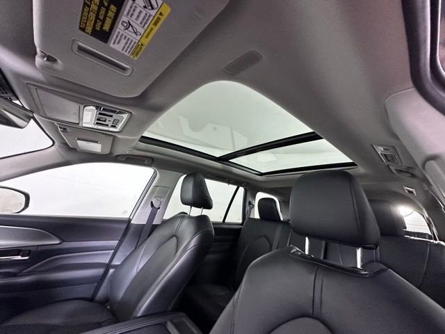 Used 2024 Toyota Grand Highlander XLE AWD/4WD image 24