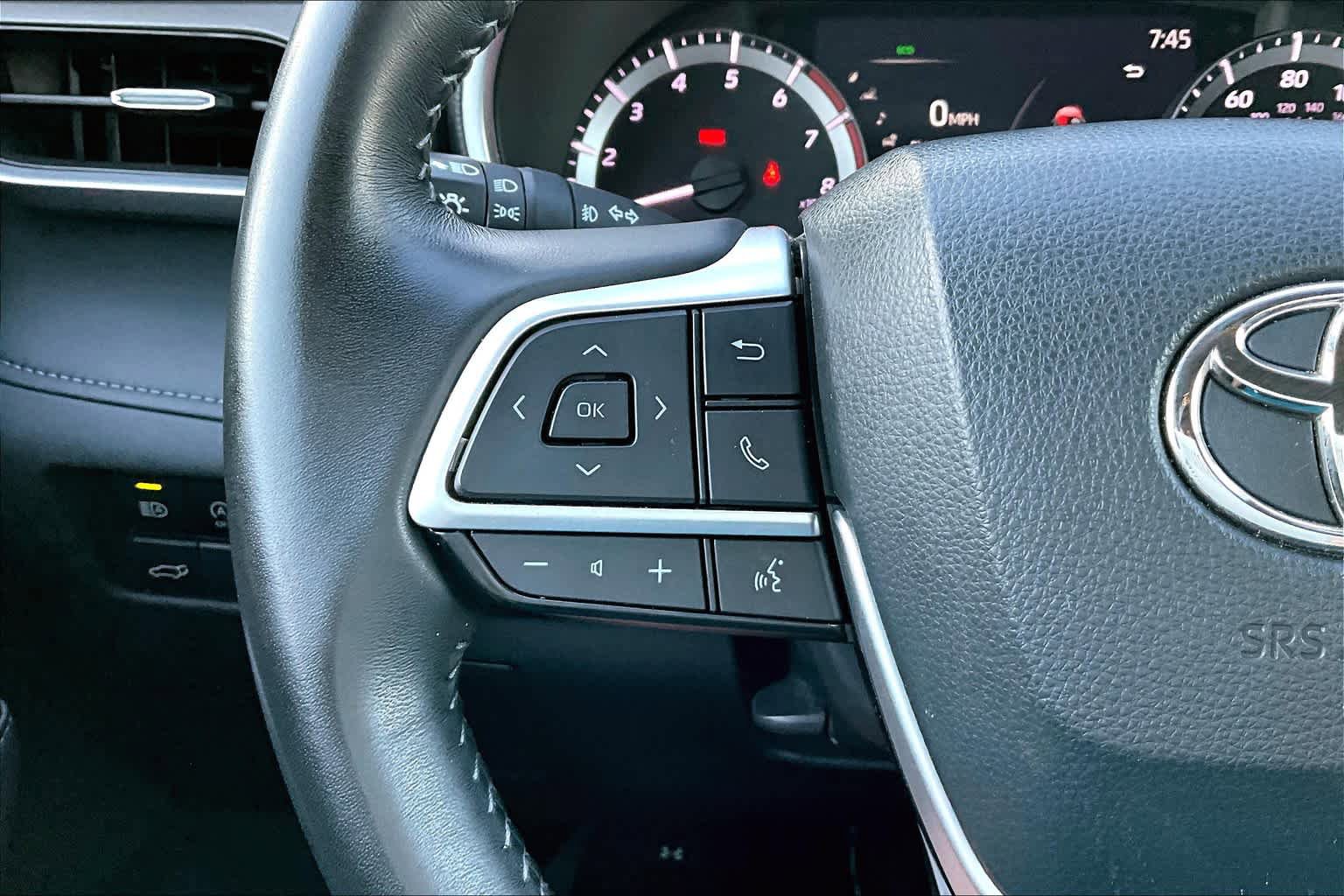 Used 2023 Toyota Highlander XLE FWD image 24