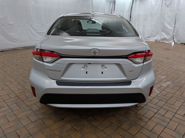 Used 2021 Toyota Corolla LE image 6