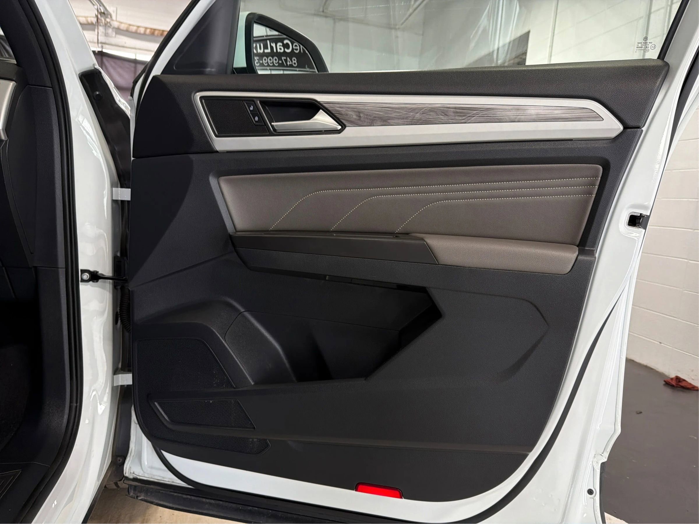 Used 2022 Volkswagen Atlas Cross Sport SE image 26