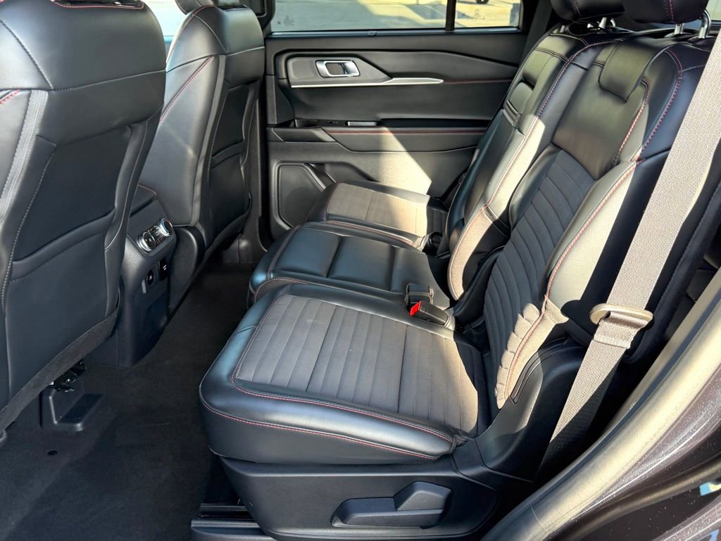 Used 2025 Ford Explorer ST-Line w/ Premium Package image 31