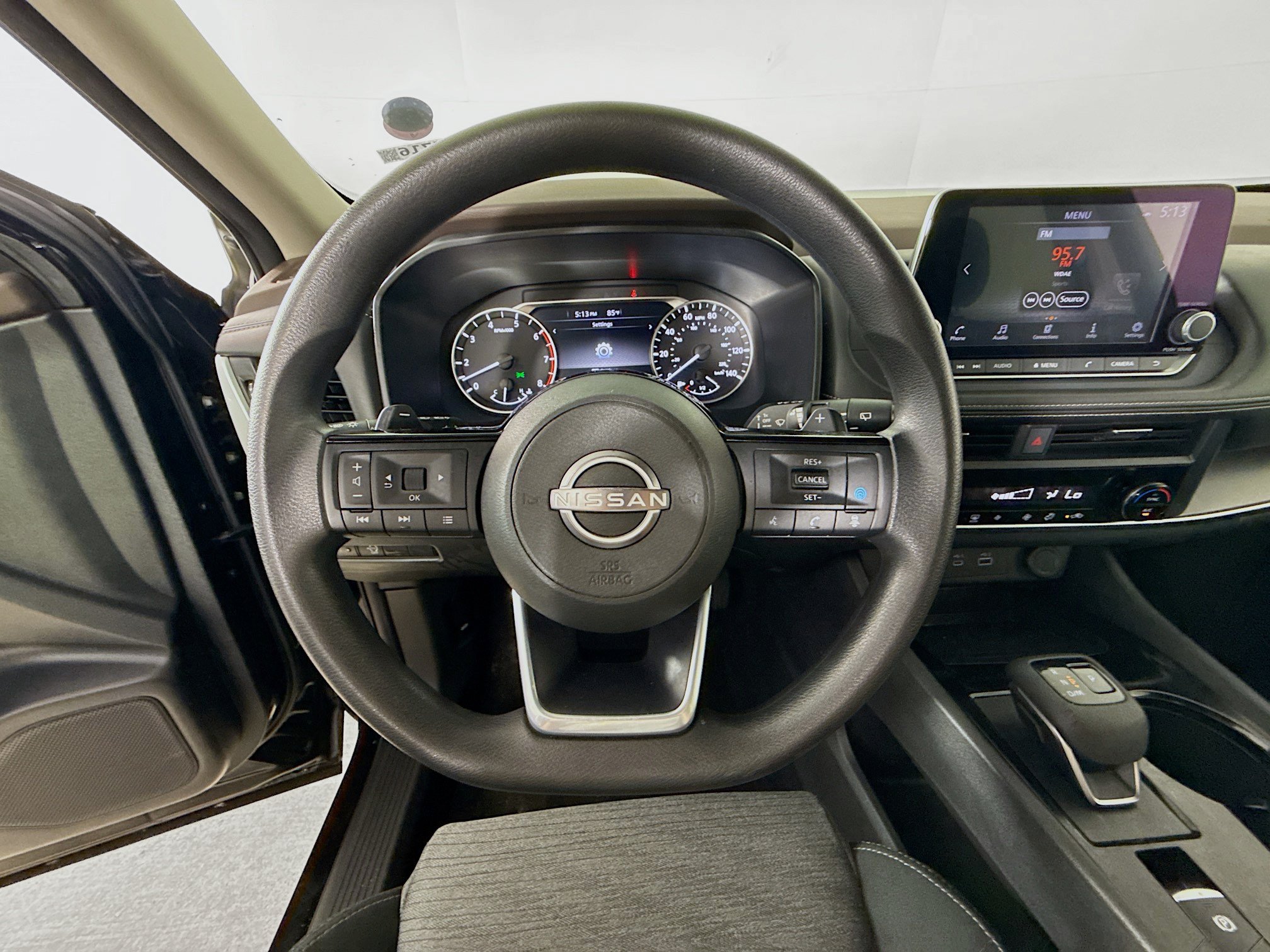 Used 2023 Nissan Rogue SV AWD/4WD image 11