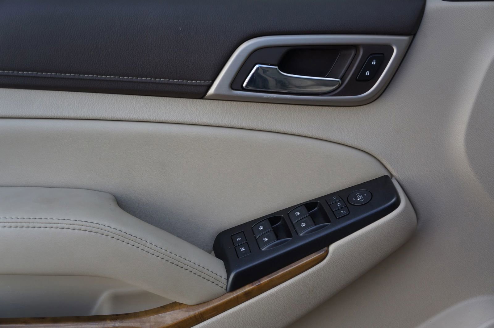 Used 2017 GMC Yukon Denali w/ Open Road Package image 24