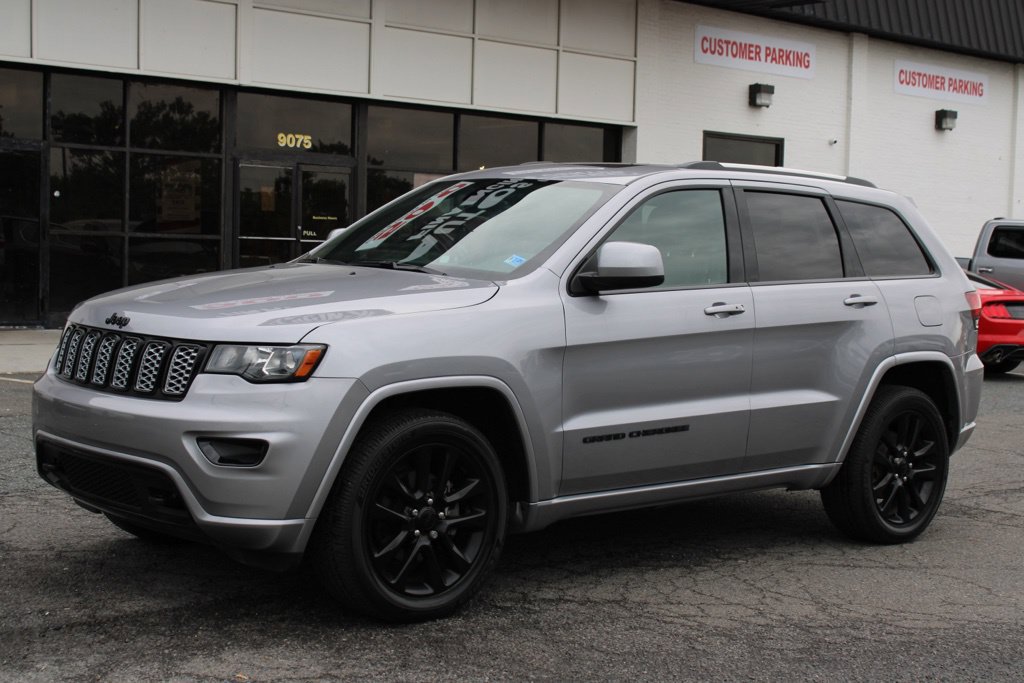 Used 2020 Jeep Grand Cherokee Altitude AWD/4WD image 3
