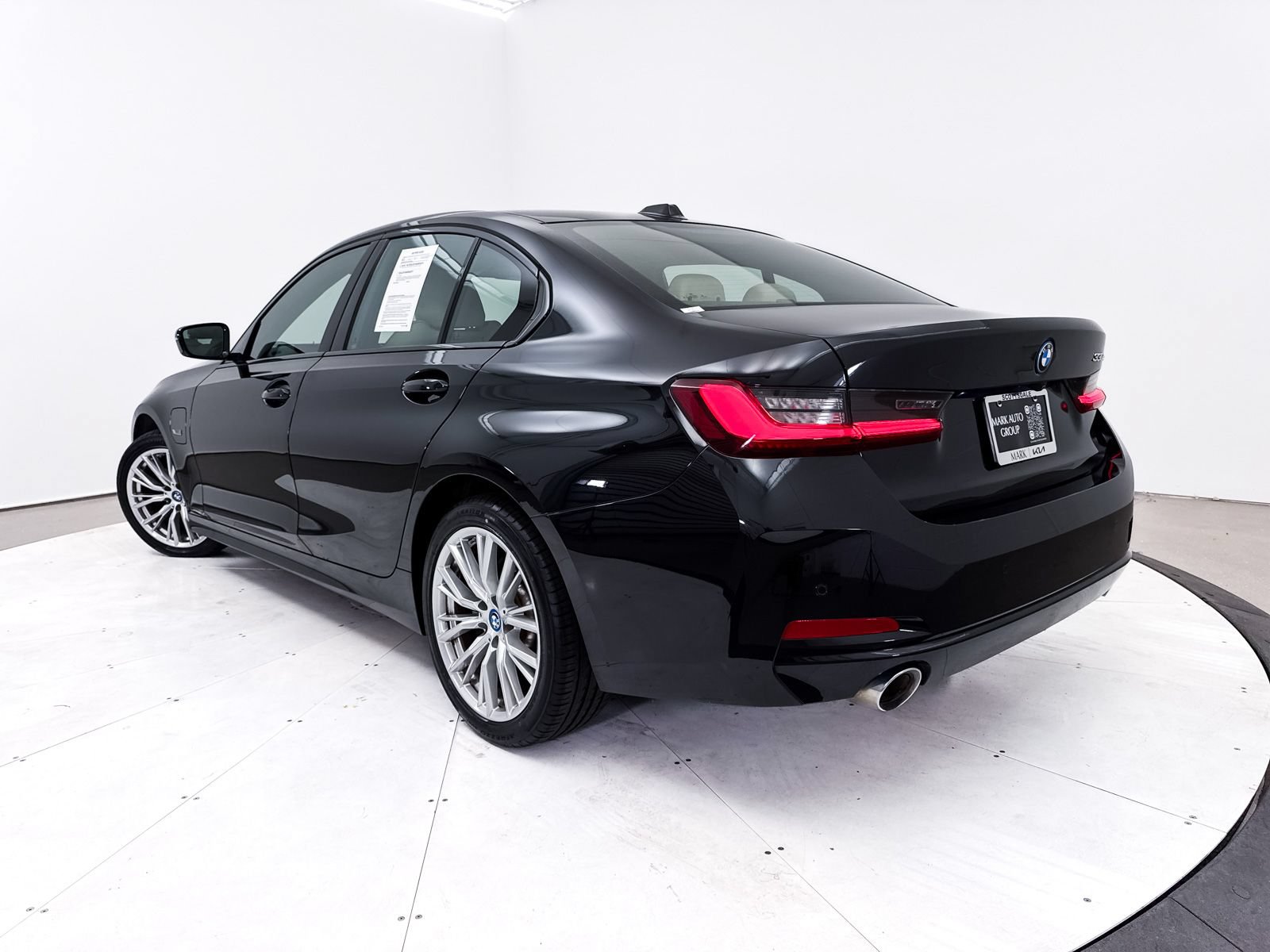 Used 2023 BMW 330e RWD image 2