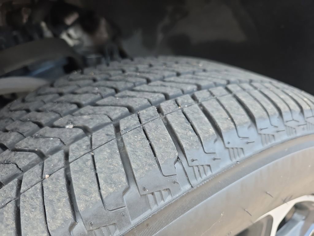 Used 2021 Chevrolet Tahoe RST w/ Luxury Package AWD/4WD image 28