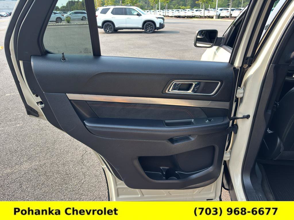 Used 2018 Ford Explorer XLT w/ Equipment Group 202A AWD/4WD image 25