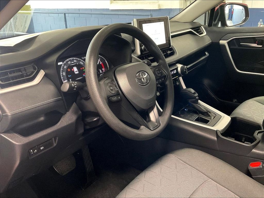 Used 2025 Toyota RAV4 XLE AWD/4WD image 8
