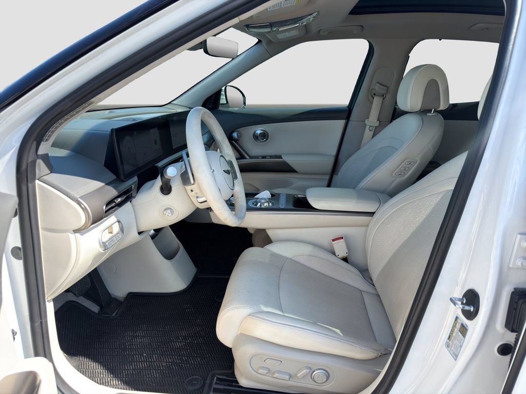 Used 2023 Genesis GV60 Advanced AWD/4WD image 9