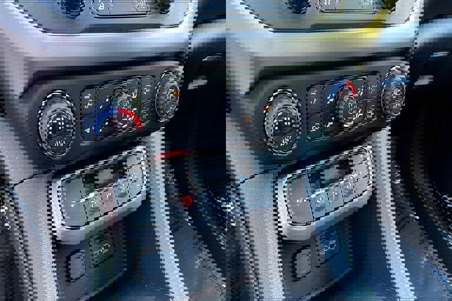 Used 2022 GMC Acadia AT4 w/ Technology Package image 15