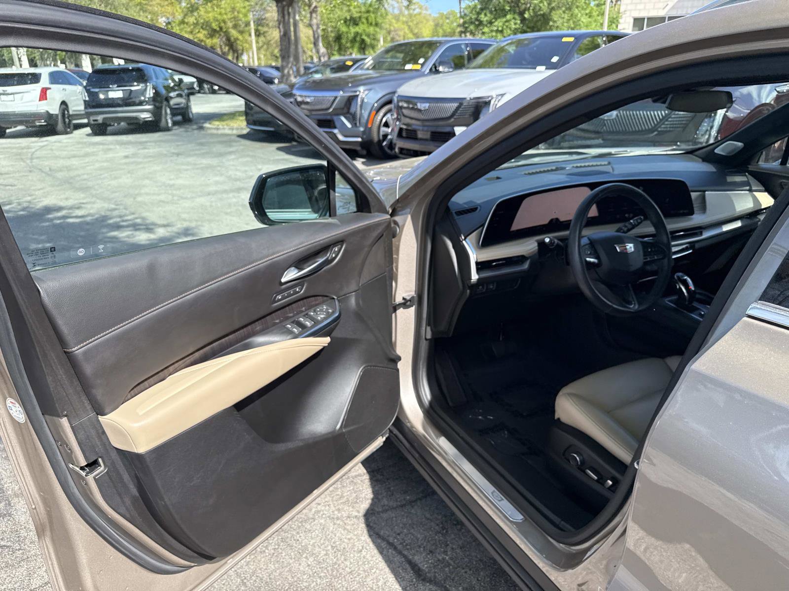 Certified 2024 Cadillac XT4 Premium Luxury w/ Cold Weather Package image 19