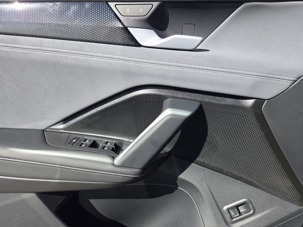 New 2026 Volkswagen Tiguan SE R-Line AWD/4WD image 19