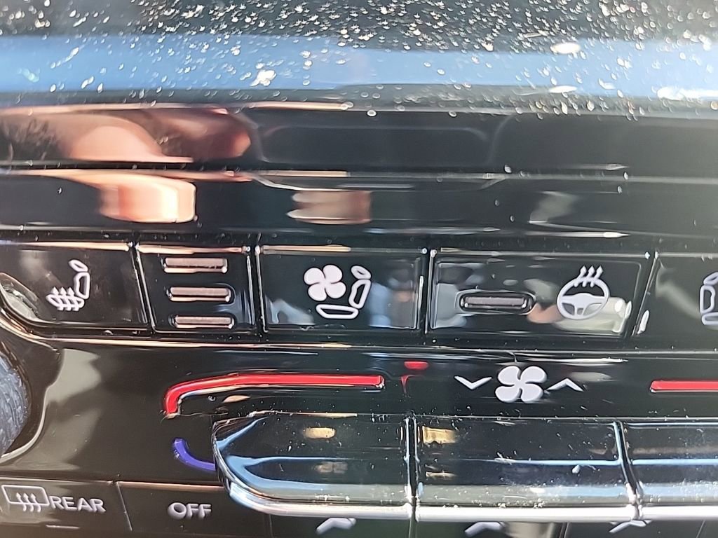 Certified 2024 Jeep Grand Cherokee Overland image 36