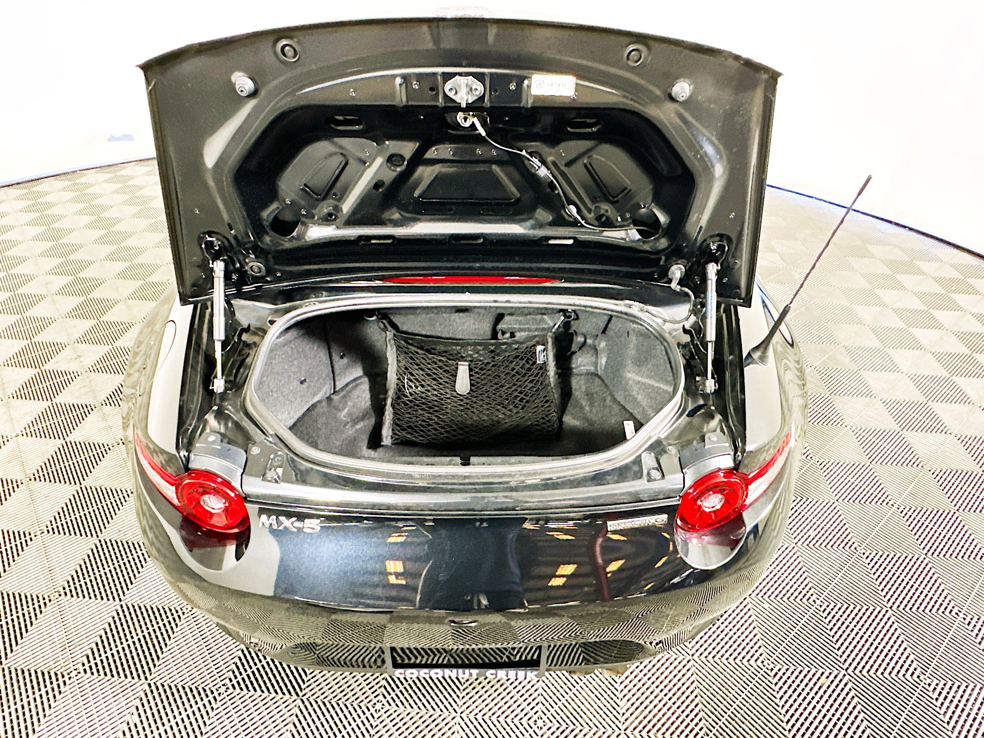 Used 2024 MAZDA MX-5 Miata Grand Touring RWD image 29