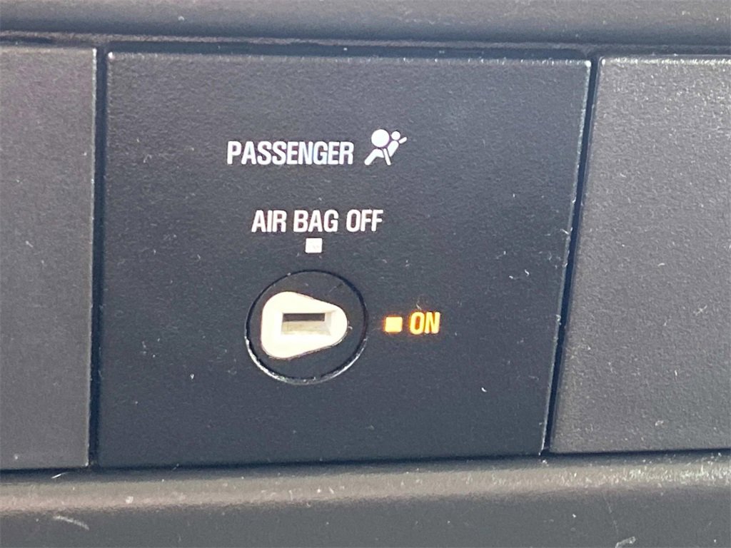 Used 2023 Chevrolet Express 2500 w/ Driver Convenience Package image 28