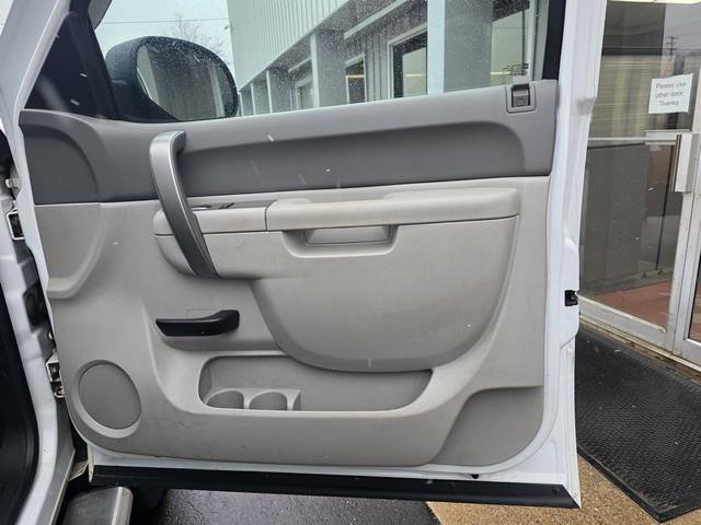 Used 2014 Chevrolet Silverado 2500 W/T w/ Snow Plow Prep Package image 15