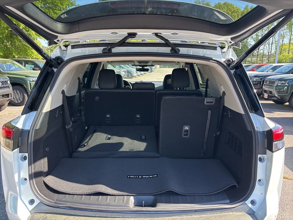 New 2026 Nissan Pathfinder SL image 16
