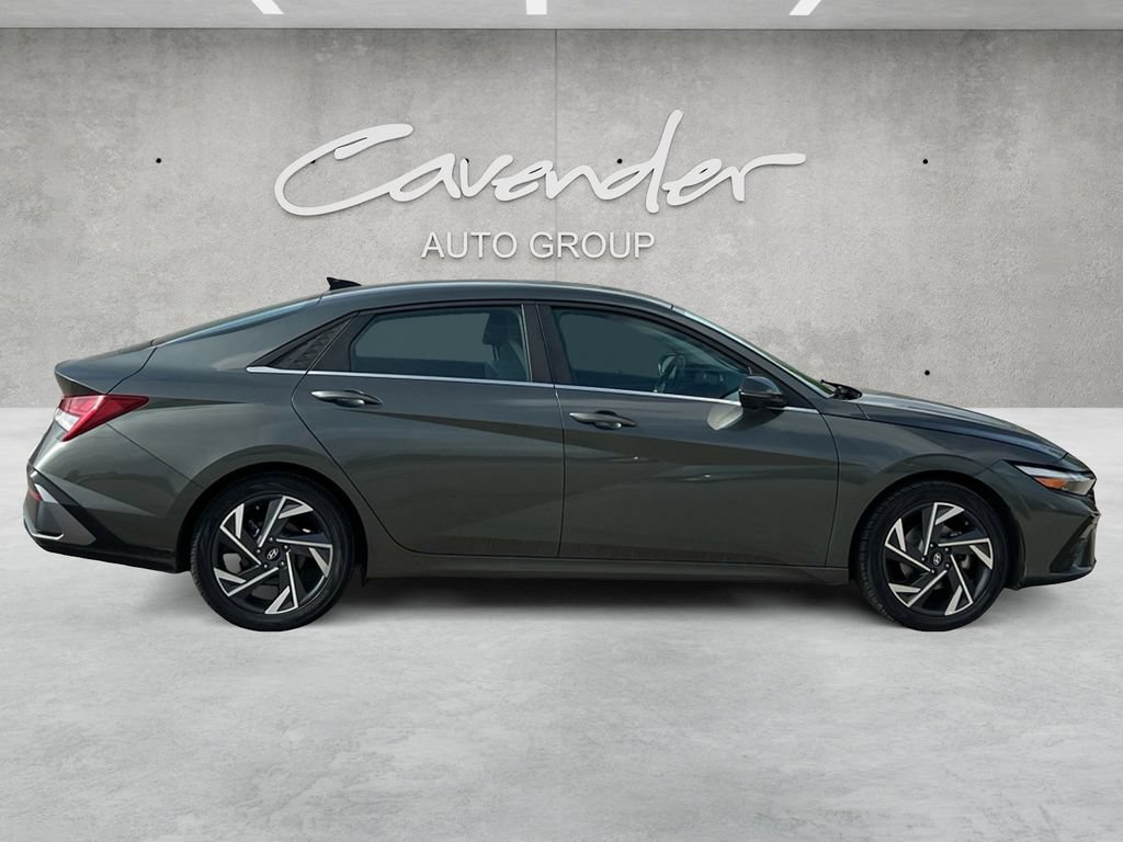 Used 2024 Hyundai Elantra Limited FWD image 17