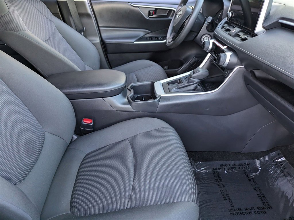 Used 2025 Toyota RAV4 LE image 31