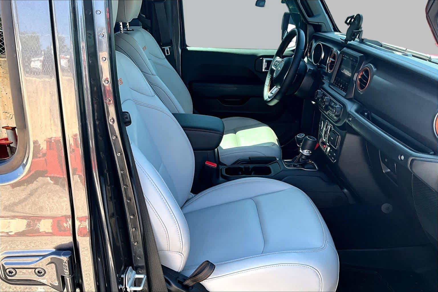 Used 2023 Jeep Gladiator Mojave w/ LED Lighting Group AWD/4WD image 11